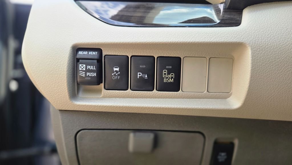 Used 2015 Blue Toyota XLE image 19