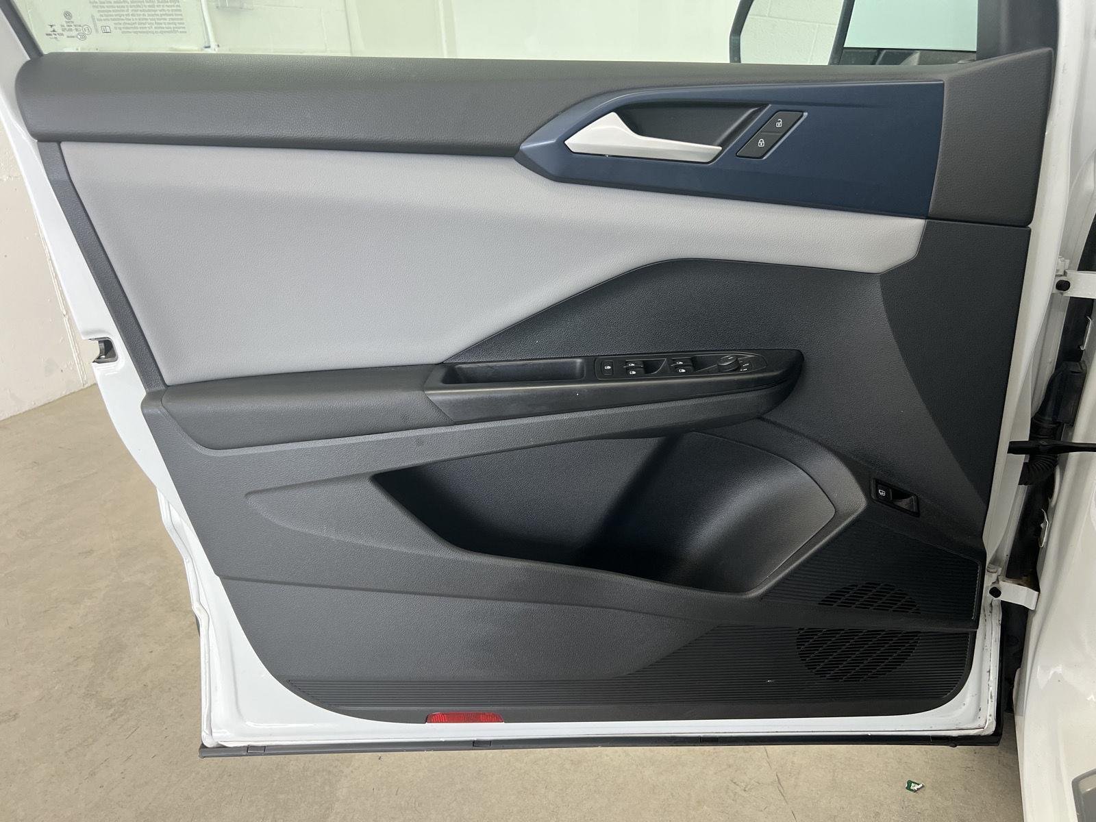 2023 Volkswagen Taos SE - Photo 11