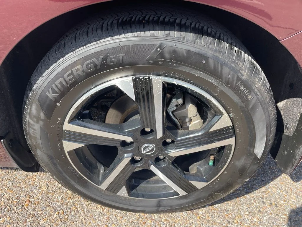 Certified Used 2025  Nissan SV image 17