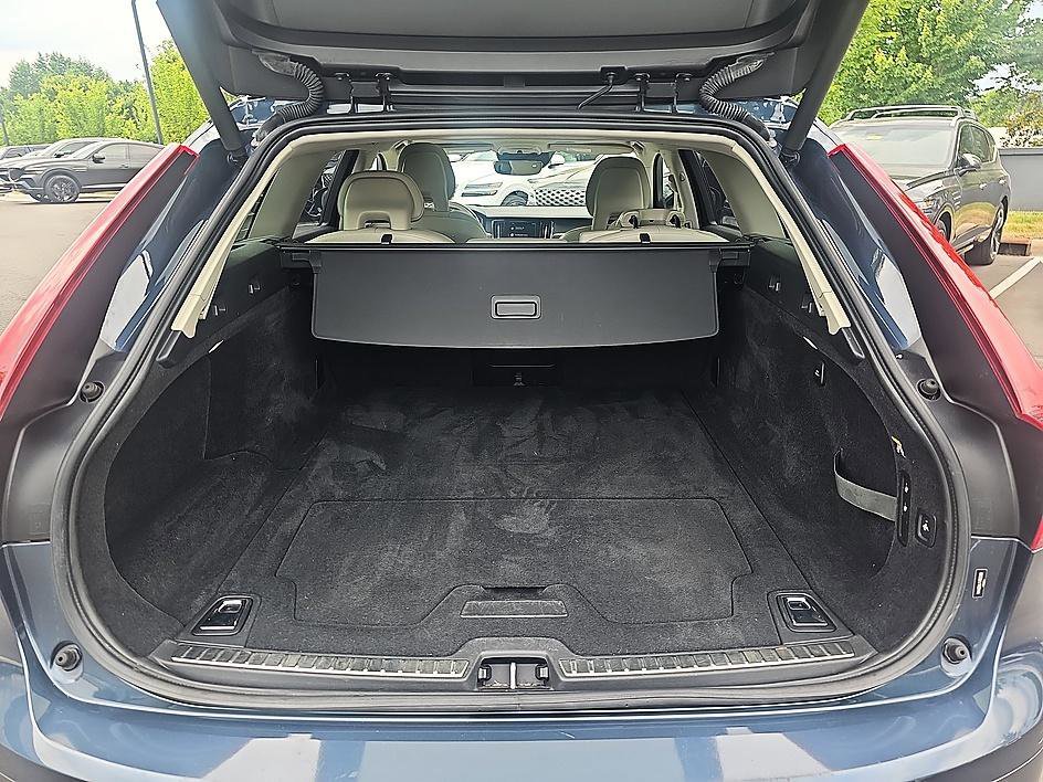 Used 2018 Denim Blue Metallic Volvo T6 AWD image 31