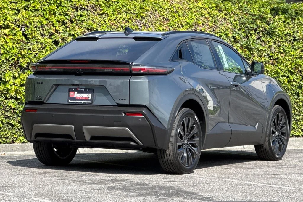 New 2026 Overcast Toyota XSE image 4
