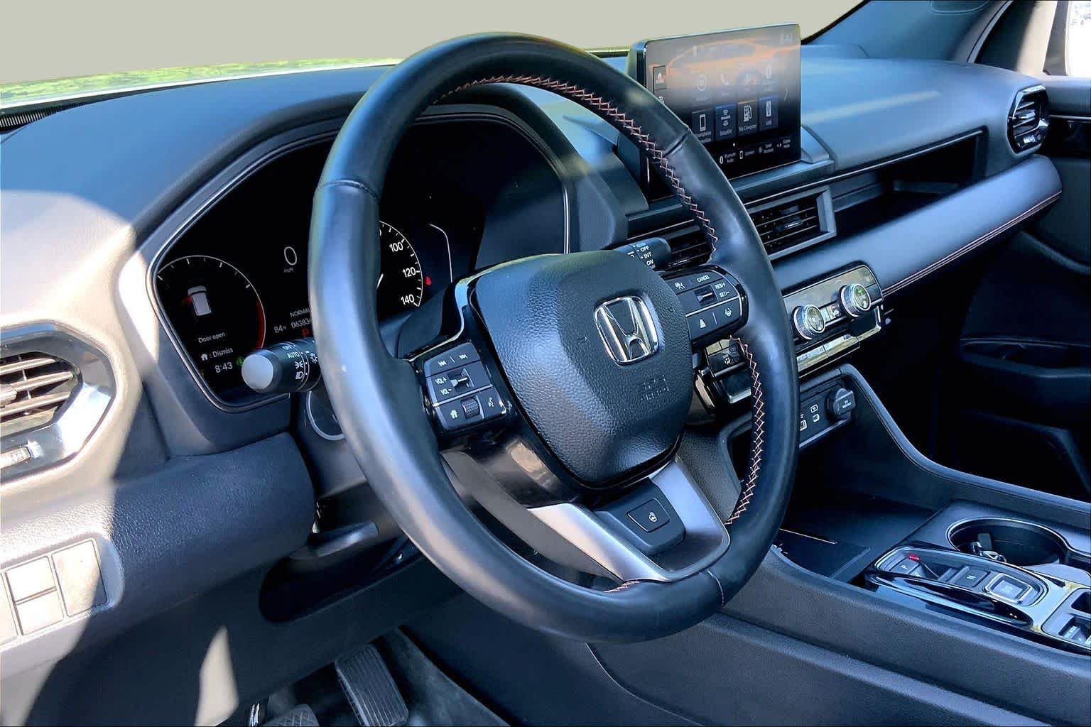 Used 2025 Lunar Silver Metallic Honda TrailSport image 18