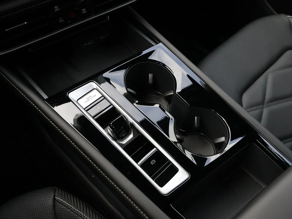New 2026 Black Volkswagen 2.0T SE w/Technology image 17