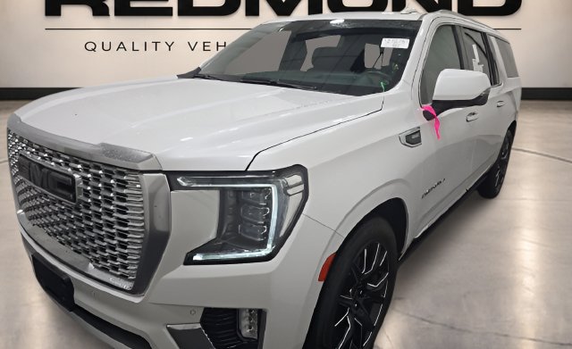 Used 2023 White Frost Tricoat GMC Denali image 21