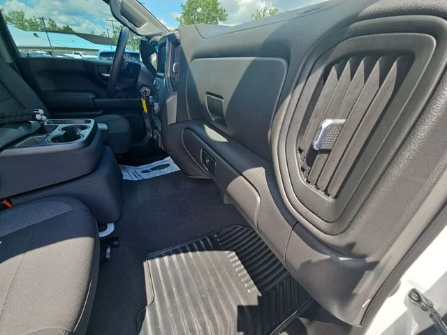 Used 2022 White Chevrolet Custom image 31