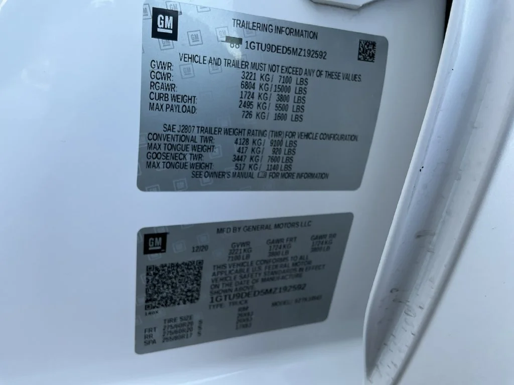 Used 2021 WHITE FROST TRICOAT GMC SLT image 31