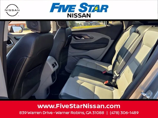 Used 2023 Silver GMC SLT image 6