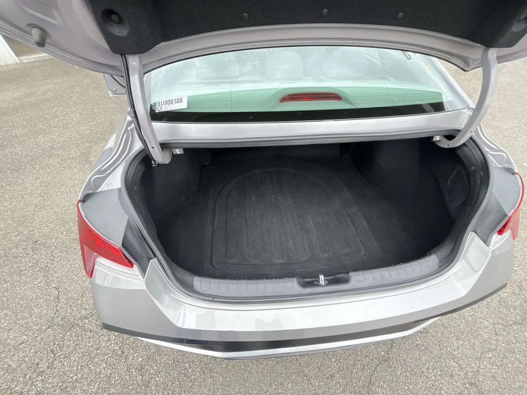 Used 2025 Silver Hyundai SEL Convenience image 24