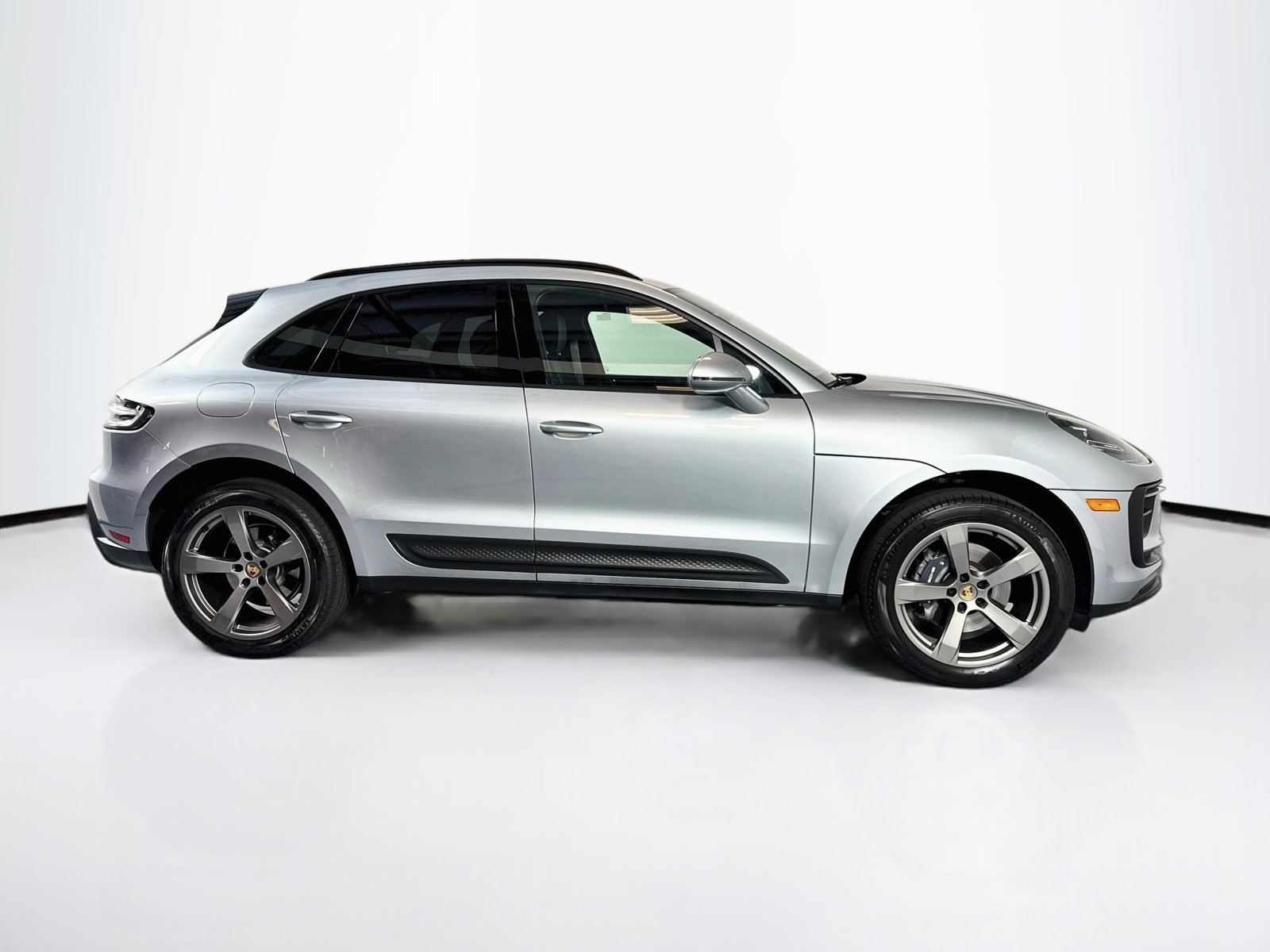 Used 2025 Dolomite Silver Porsche T image 8