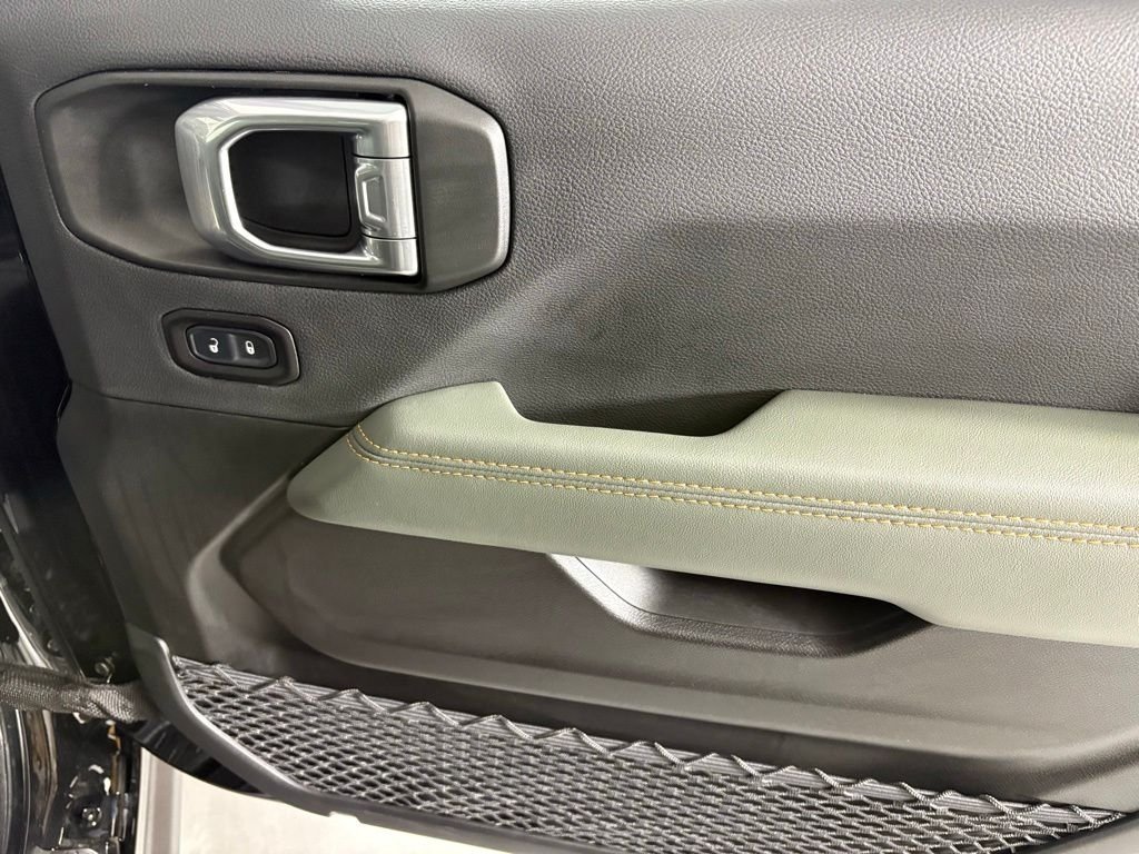 New 2026 Black Clearcoat Jeep Mojave X image 14