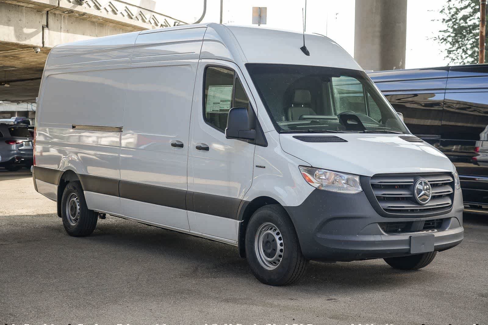 New 2025 Arctic+White Mercedes-Benz Cargo 170WB High Roof 113kw Battery RWD HO Motor image 5