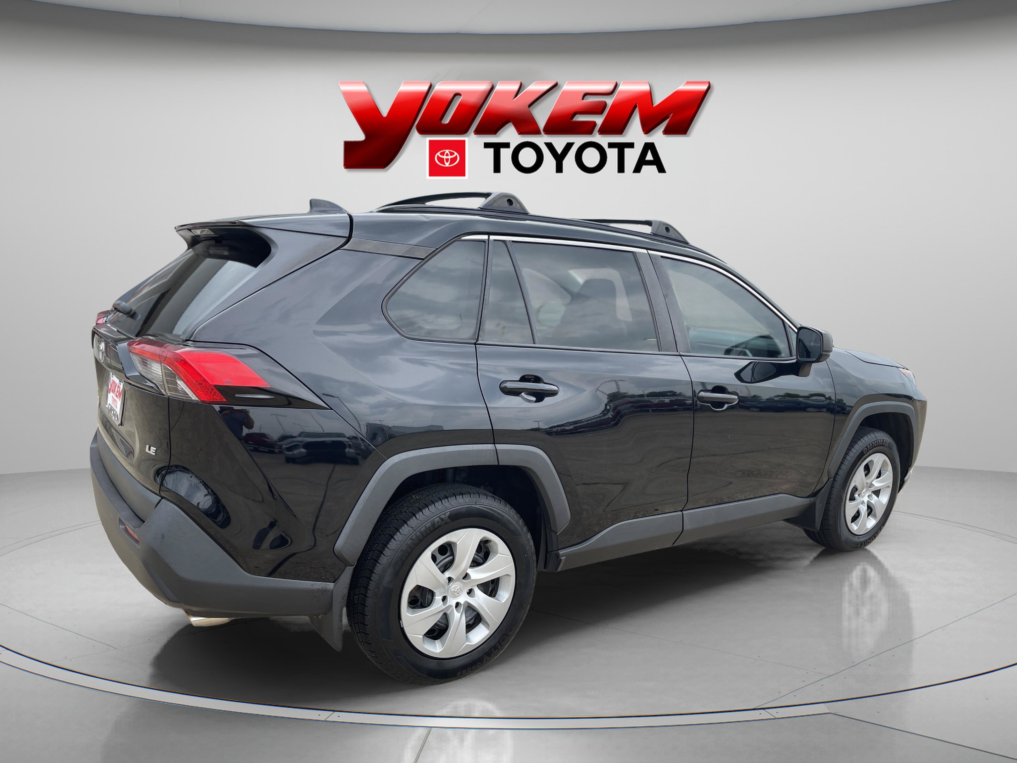 Used 2020 Midnight Black Metallic Toyota LE image 5