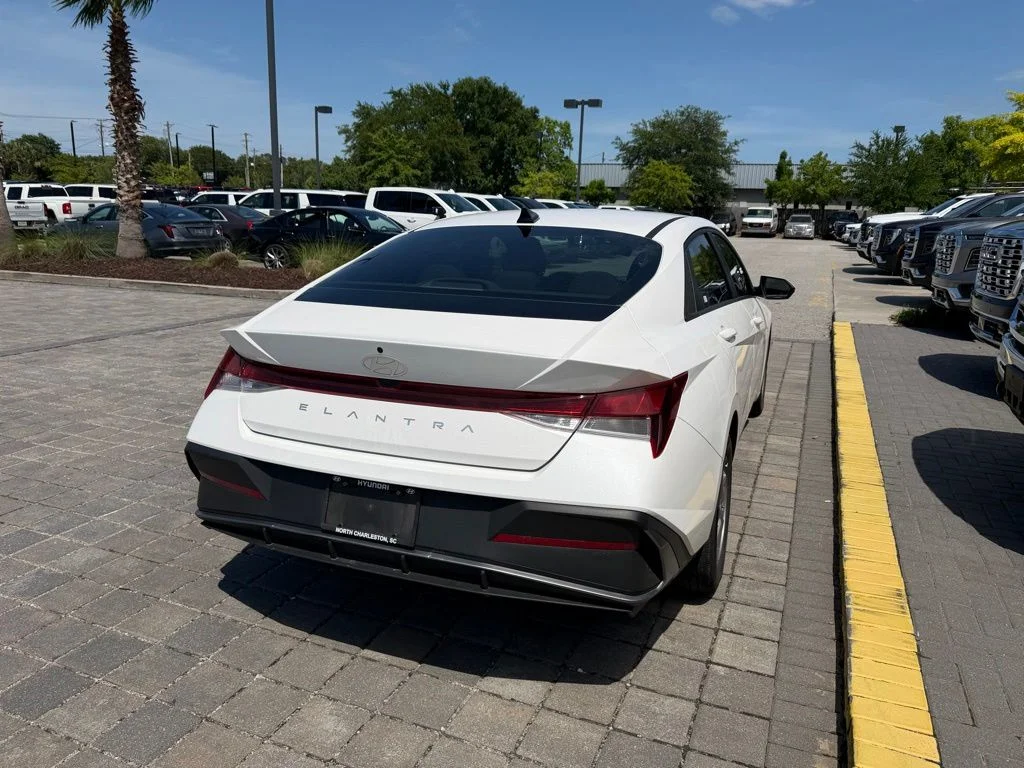 Used 2024 White Hyundai SE image 5