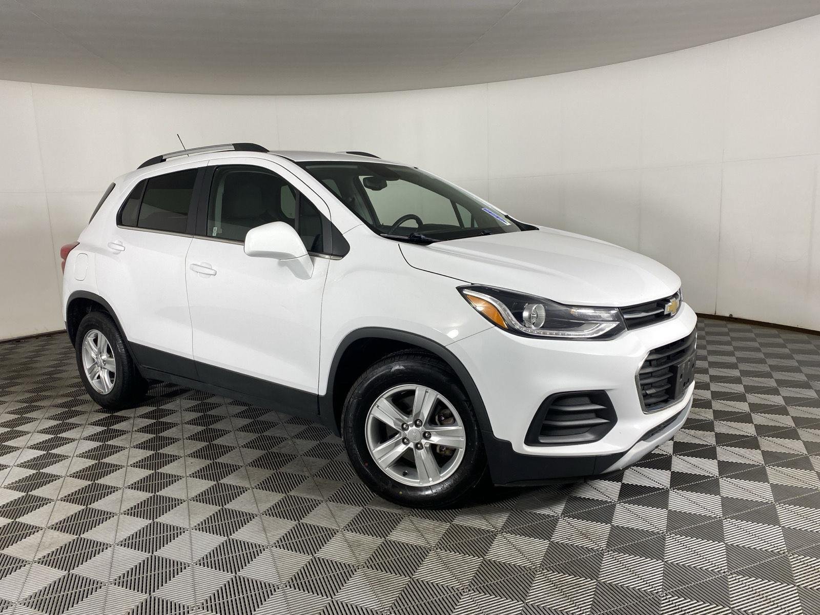 Used 2019 Summit White Chevrolet LT image 10