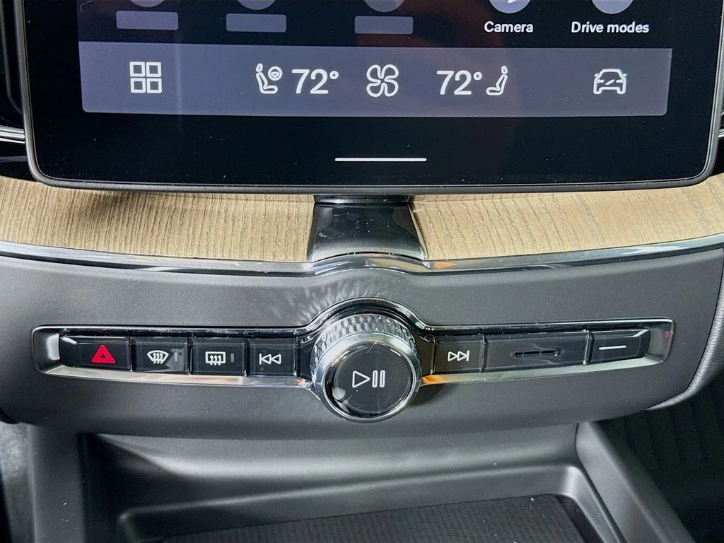 2026 Volvo XC60 Plus - Photo 15