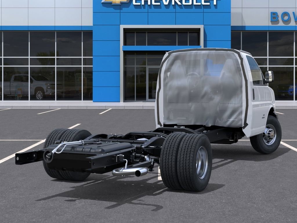 New 2026 Summit White Chevrolet 1WT image 4