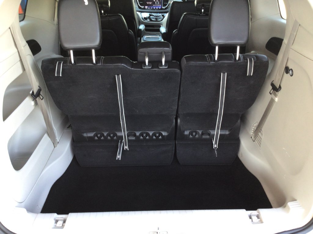 Used 2024 Silver Chrysler Touring L image 40
