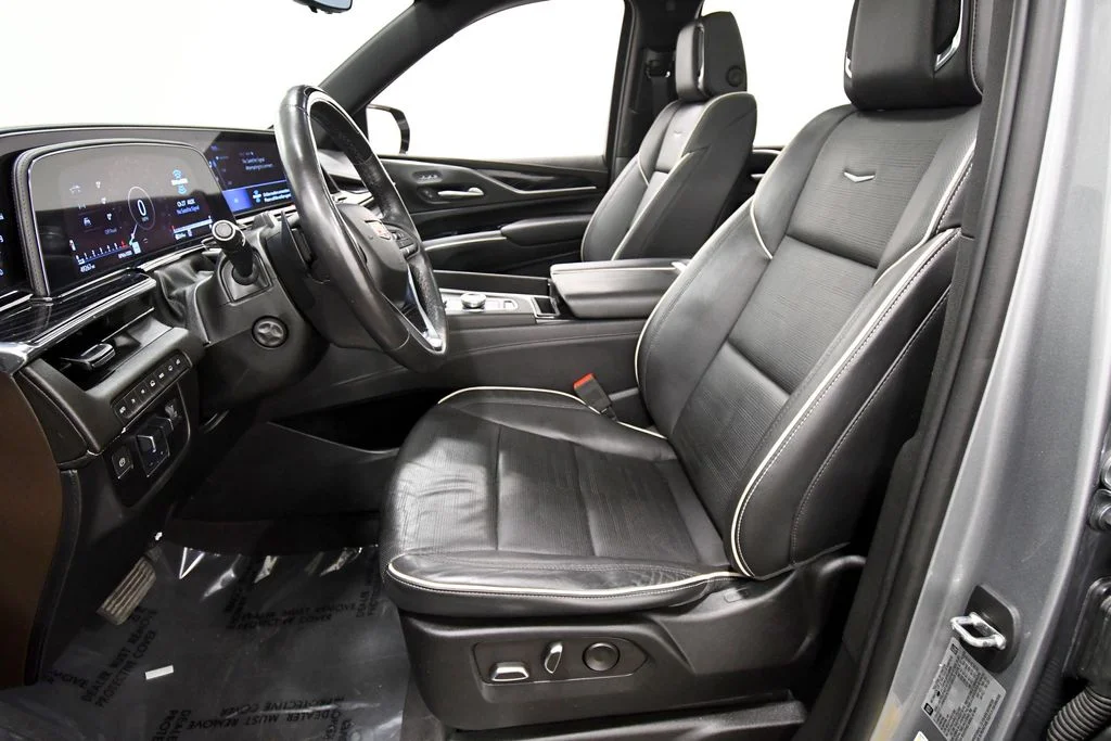 Used 2023  Cadillac Sport image 15