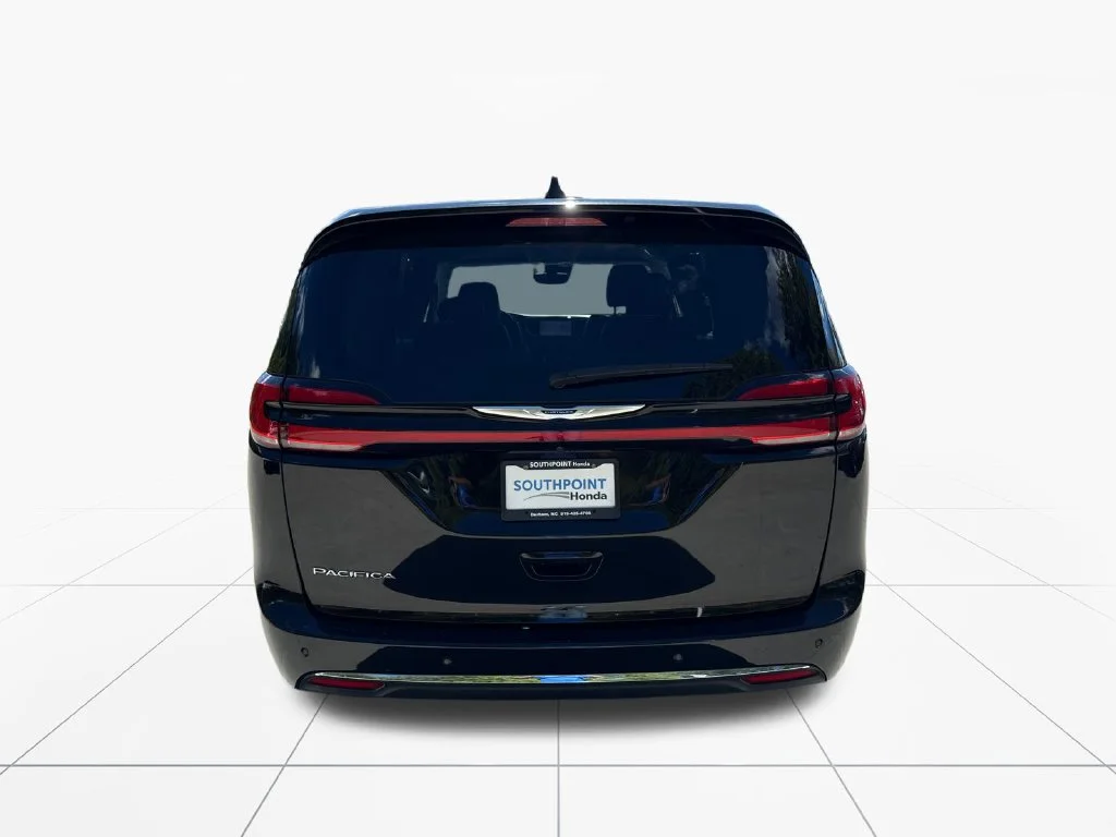 Used 2024 Diamond Black Chrysler Touring L image 7