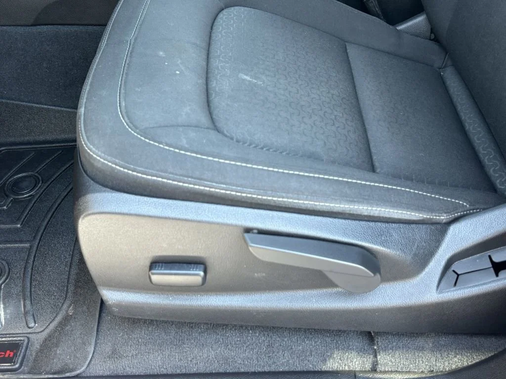 Used 2022 Summit White GMC Elevation image 17