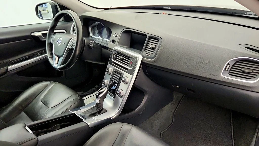 Used 2018 Rich Java Metallic Volvo T5 AWD w/ Convenience & BLIS Packages image 25