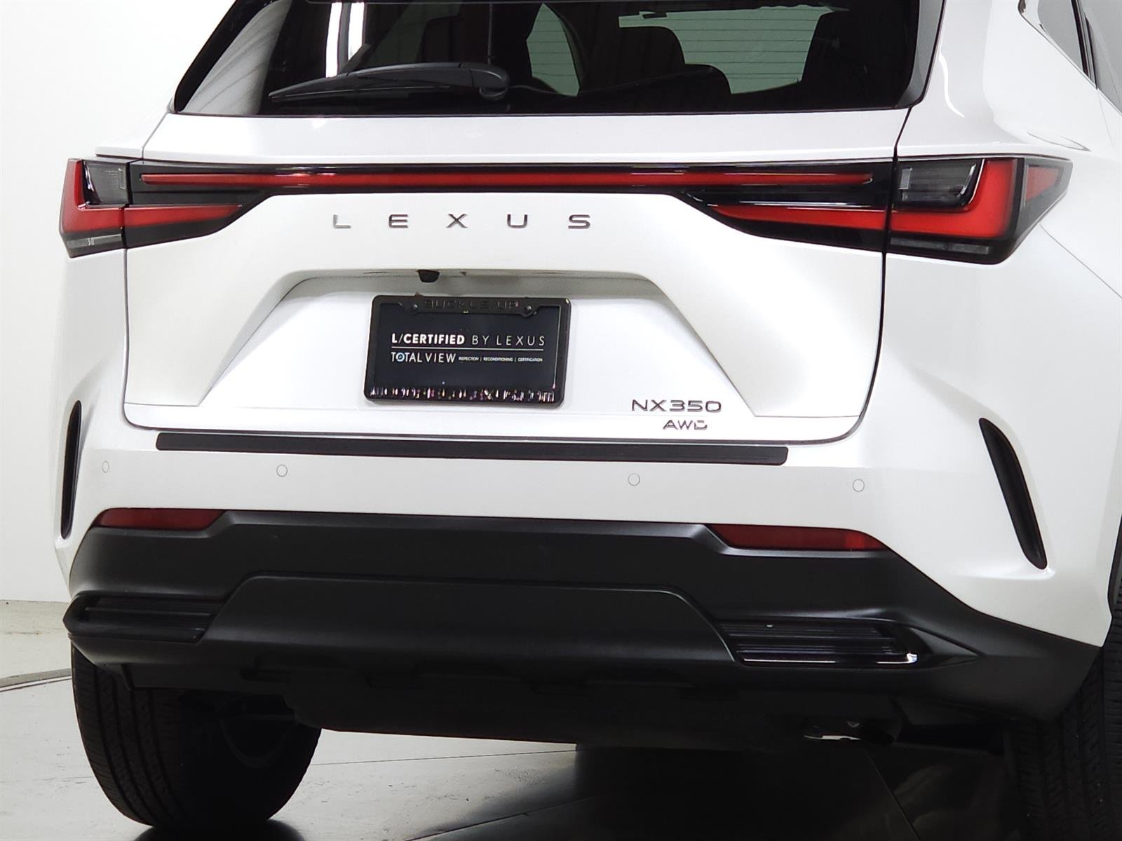 Certified Used 2025 White Lexus  image 10
