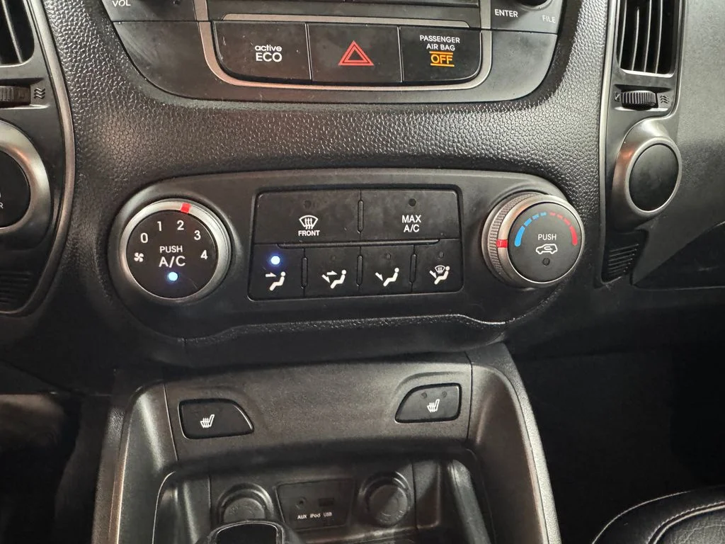 Used 2014 Silver Hyundai SE image 23