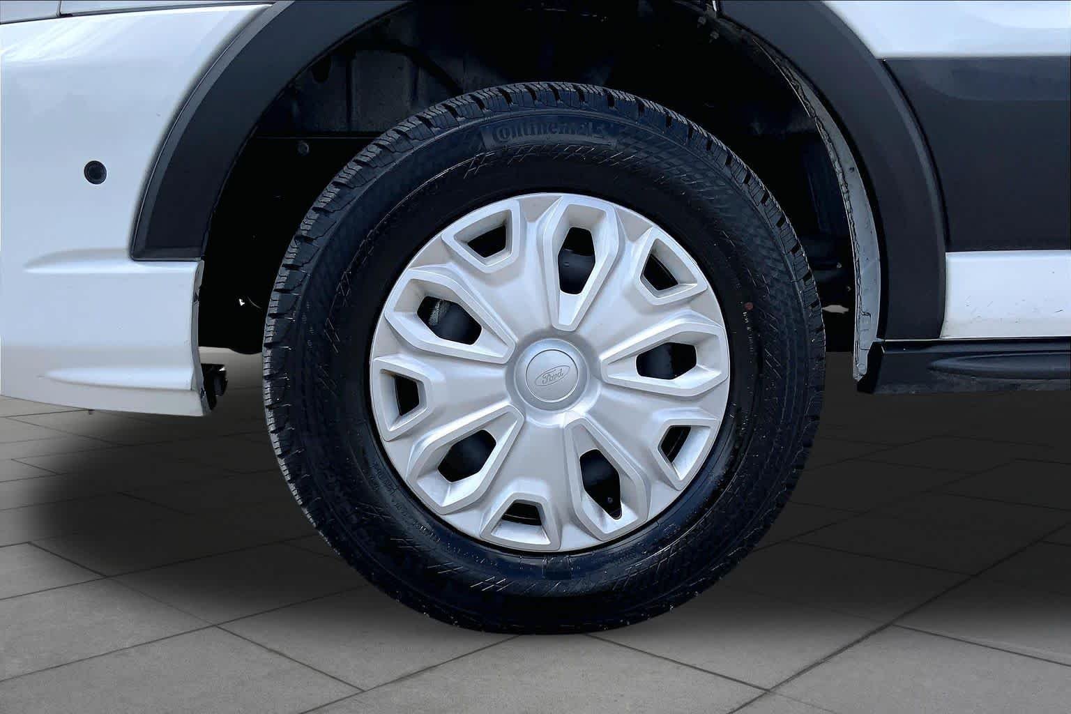 Used 2025 Oxford White Ford XLT image 11