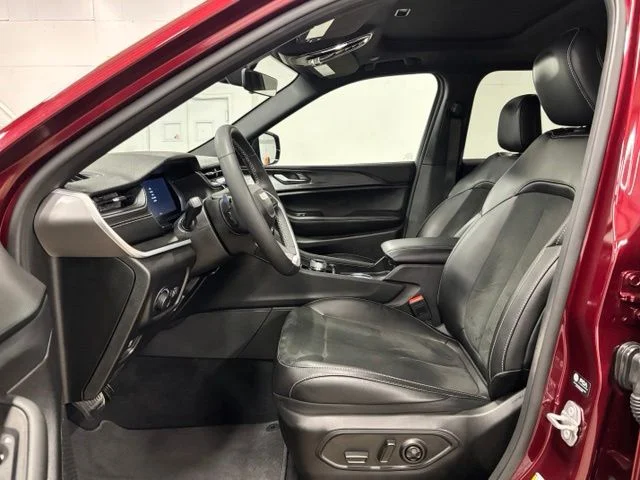 Used 2025 Red Jeep Altitude X image 17