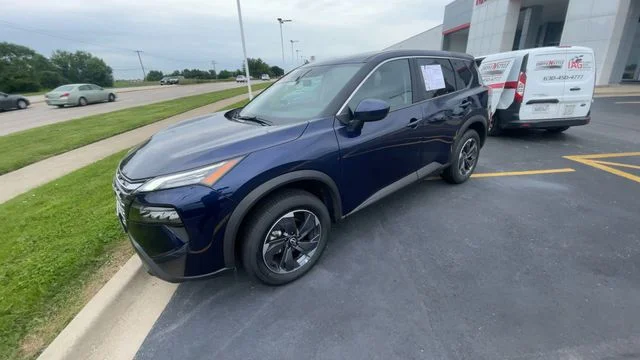 2025 Nissan Rogue SV - Photo 6