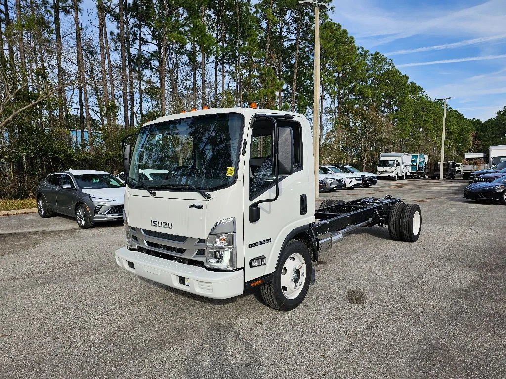 2024 Isuzu NPR HD