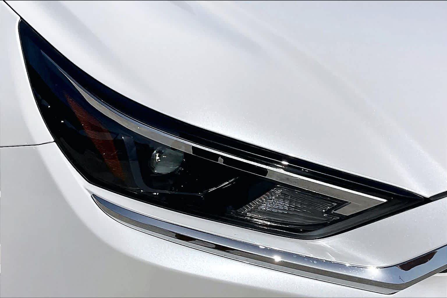 Used 2026 Wind Chill Pearl Toyota XLE image 28