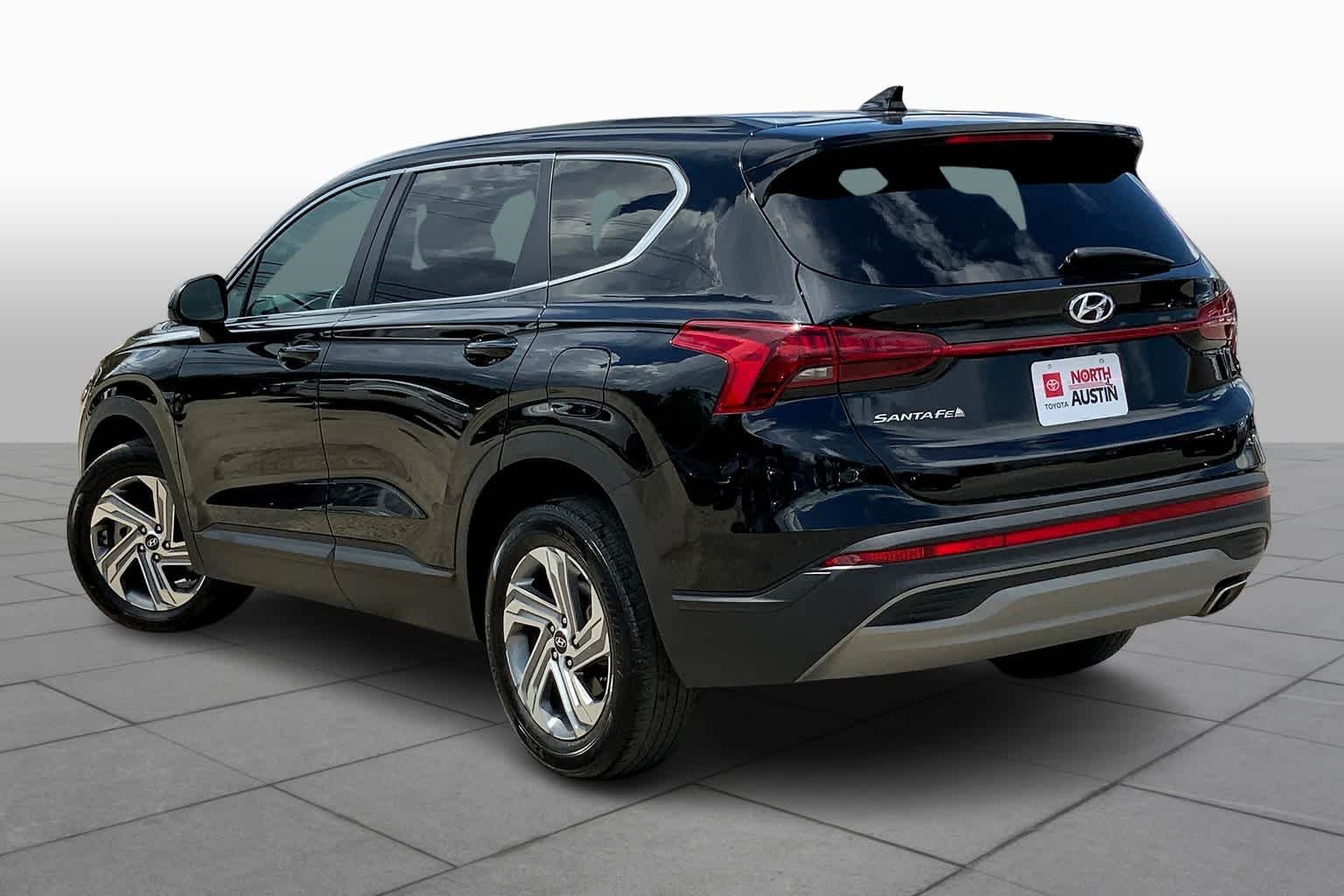 Used 2021 Twilight Black Hyundai SE image 11