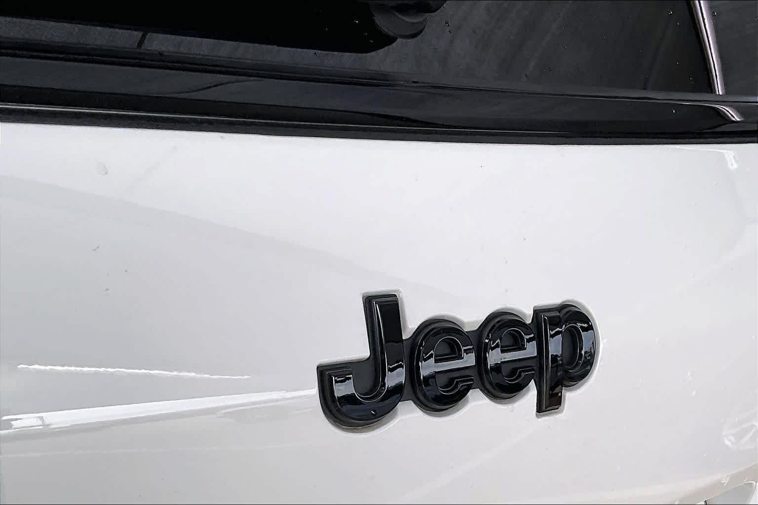 Used 2025 Bright White Clearcoat Jeep Summit Reserve image 30