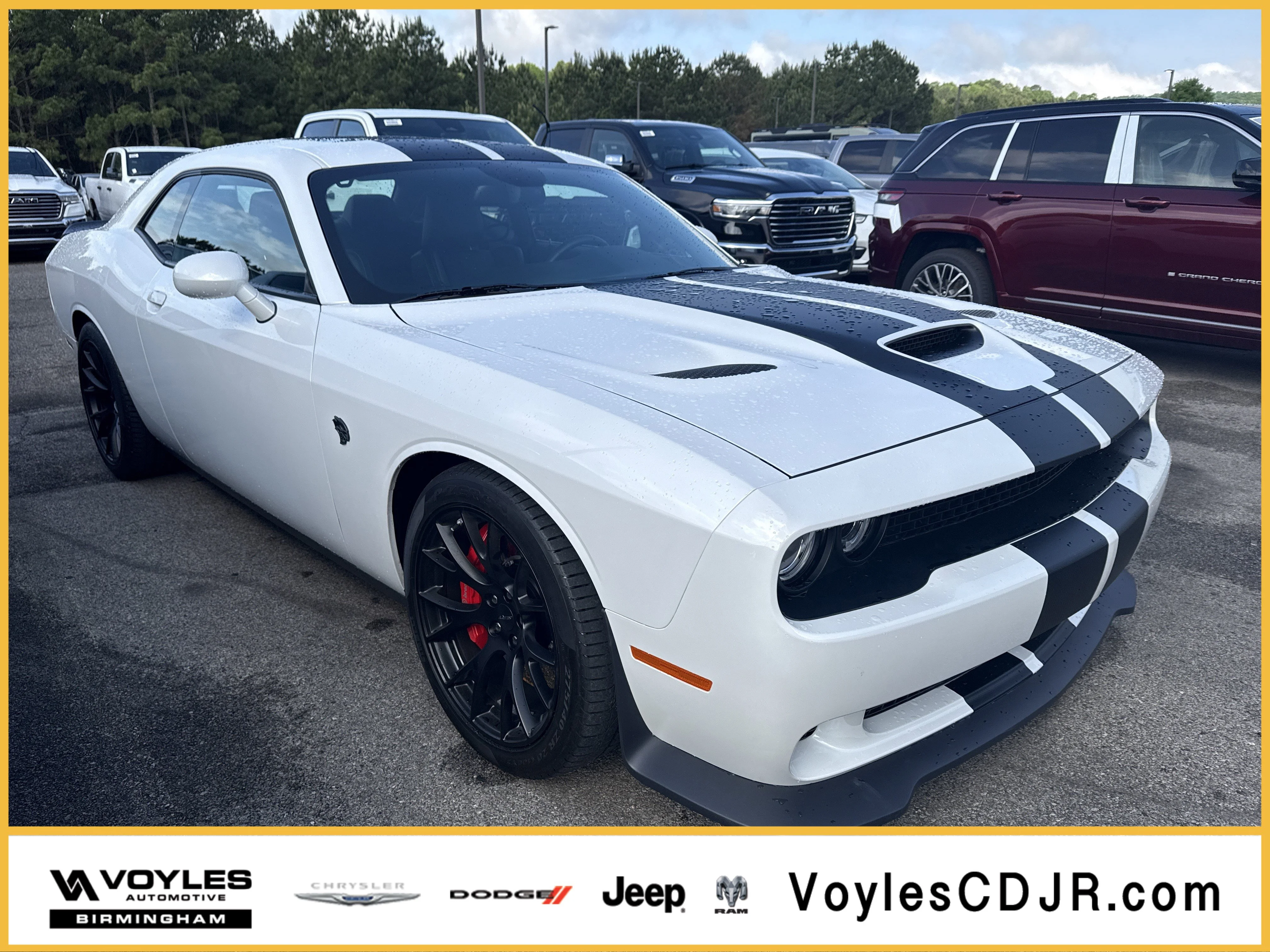 2016 Dodge Challenger SRT Hellcat's photo