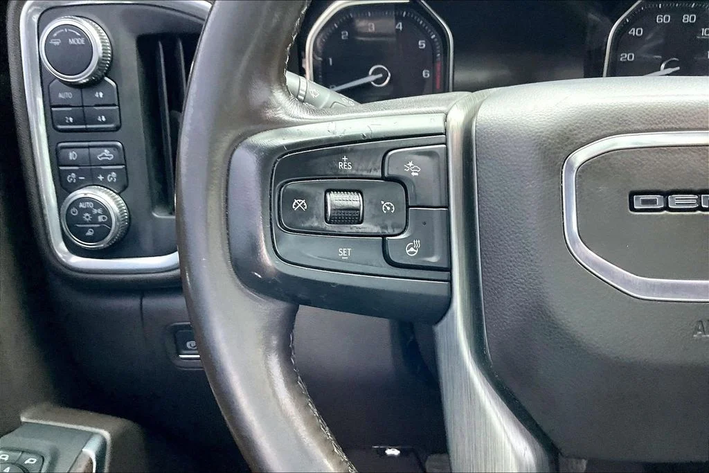 Used 2022 White GMC Denali image 10
