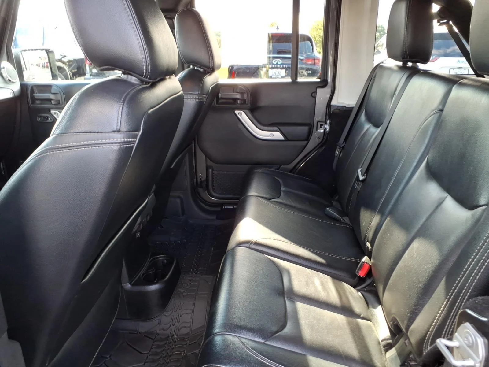 Used 2017 Granite Crystal Metallic Clearcoat Jeep Sahara image 23