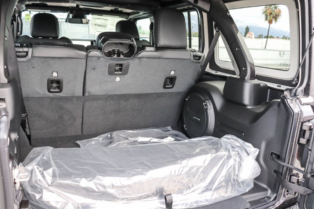 New 2026 Granite Crystal Metallic Clearcoat Jeep Rubicon X image 29