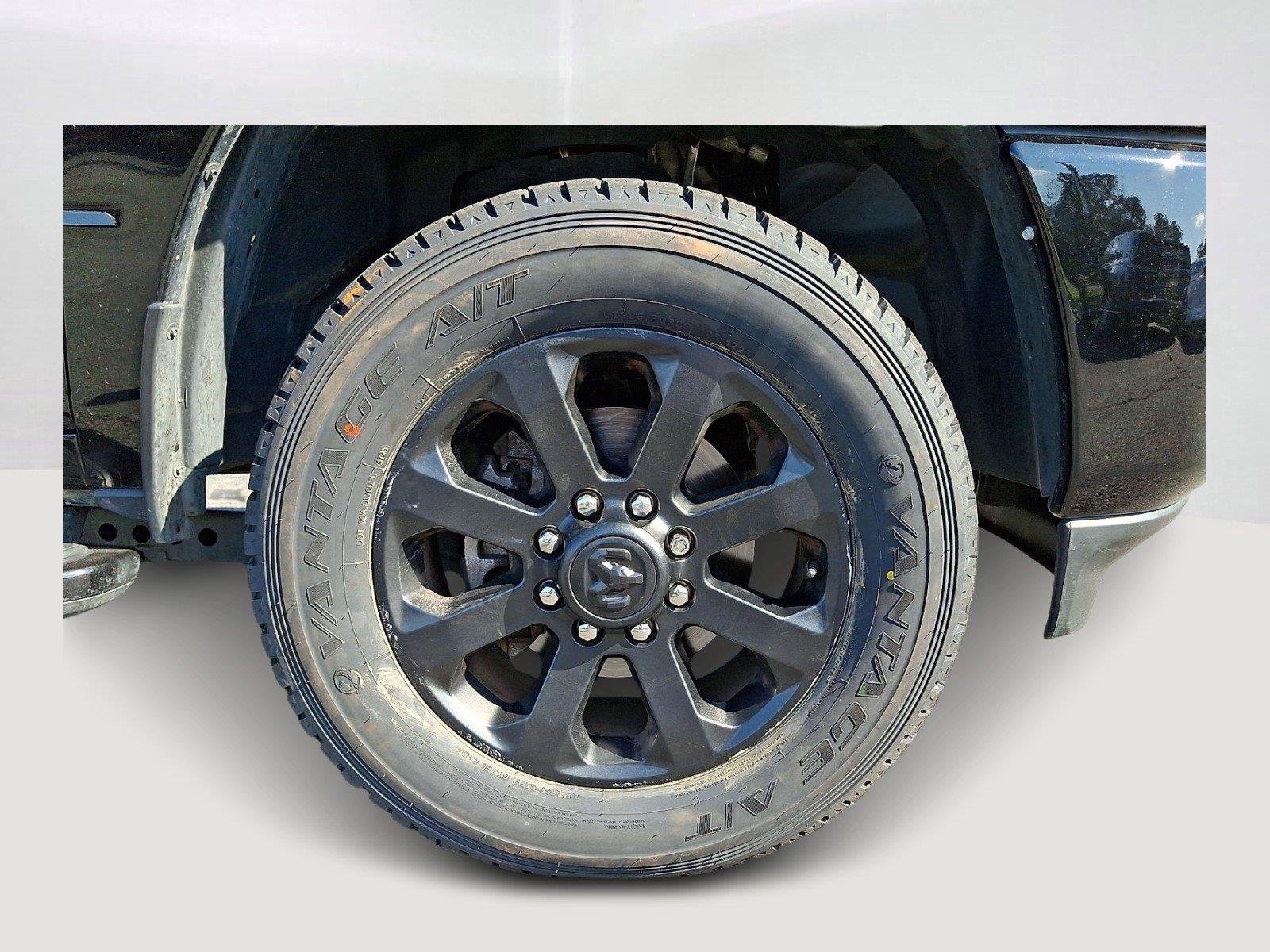 Used 2025 Diamond Black Crystal Pearlcoat Ram Laramie image 8
