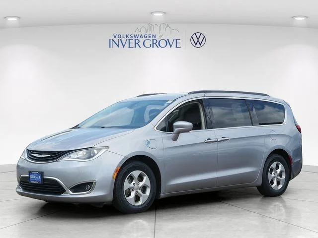 Used 2017 Silver Chrysler Premium image 3