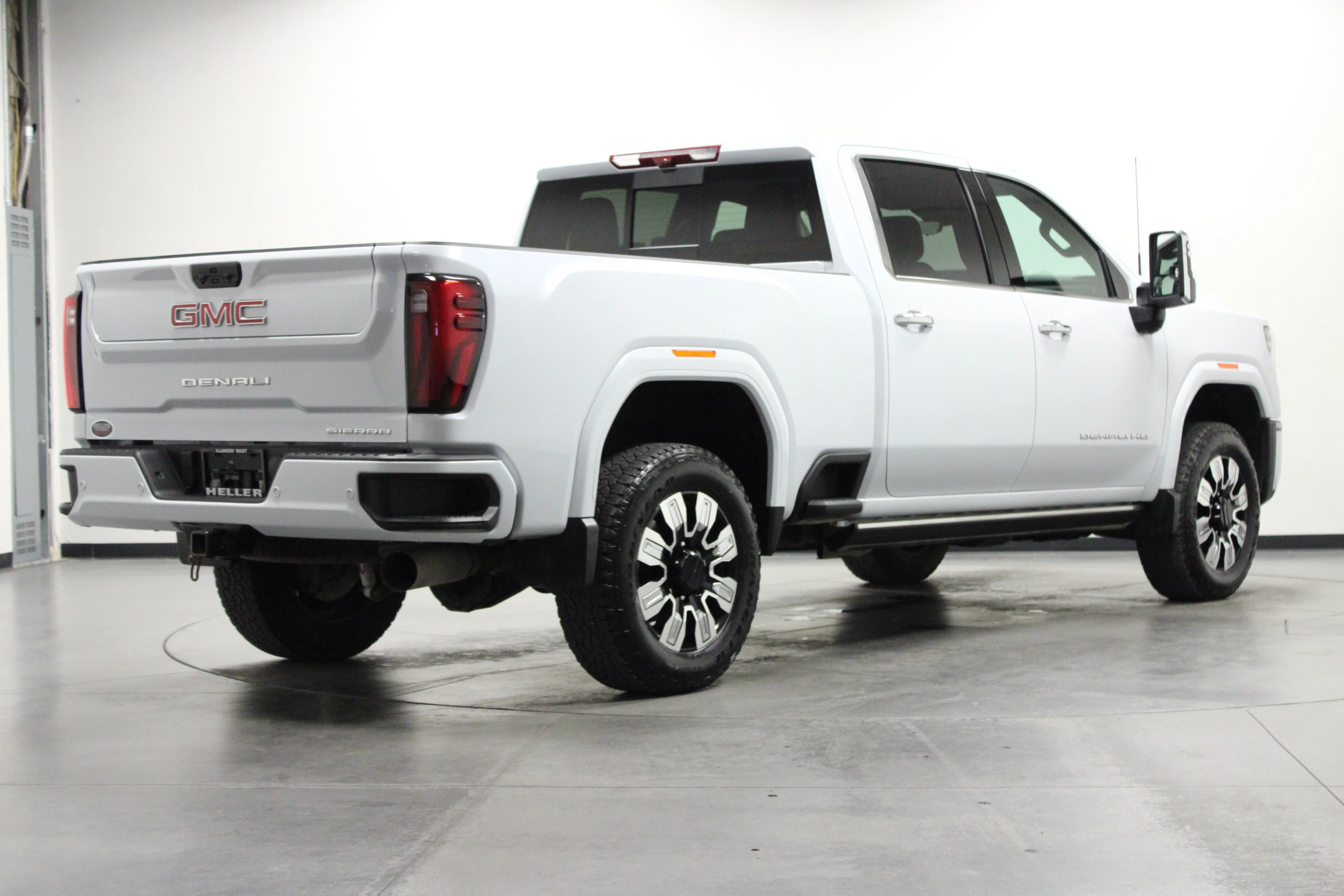 Used 2026 Glacier White Tricoat GMC Denali image 4
