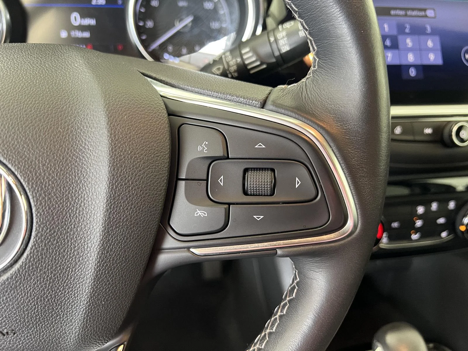 Used 2020 CHILI RED METALLIC Buick Preferred image 9