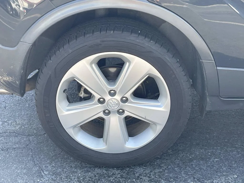 Used 2015 Black Buick Base image 9
