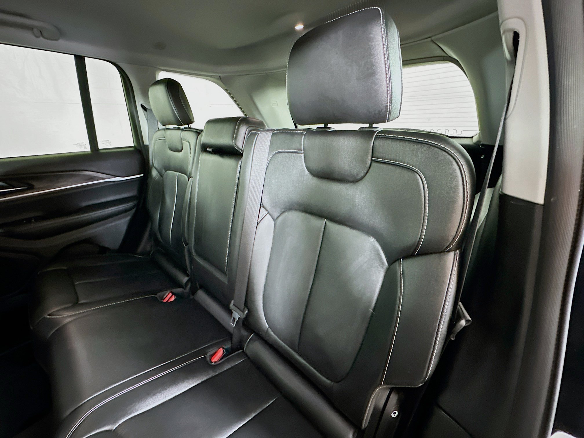 Used 2023 Diamond Black Crystal Pearlcoat Jeep Limited image 24