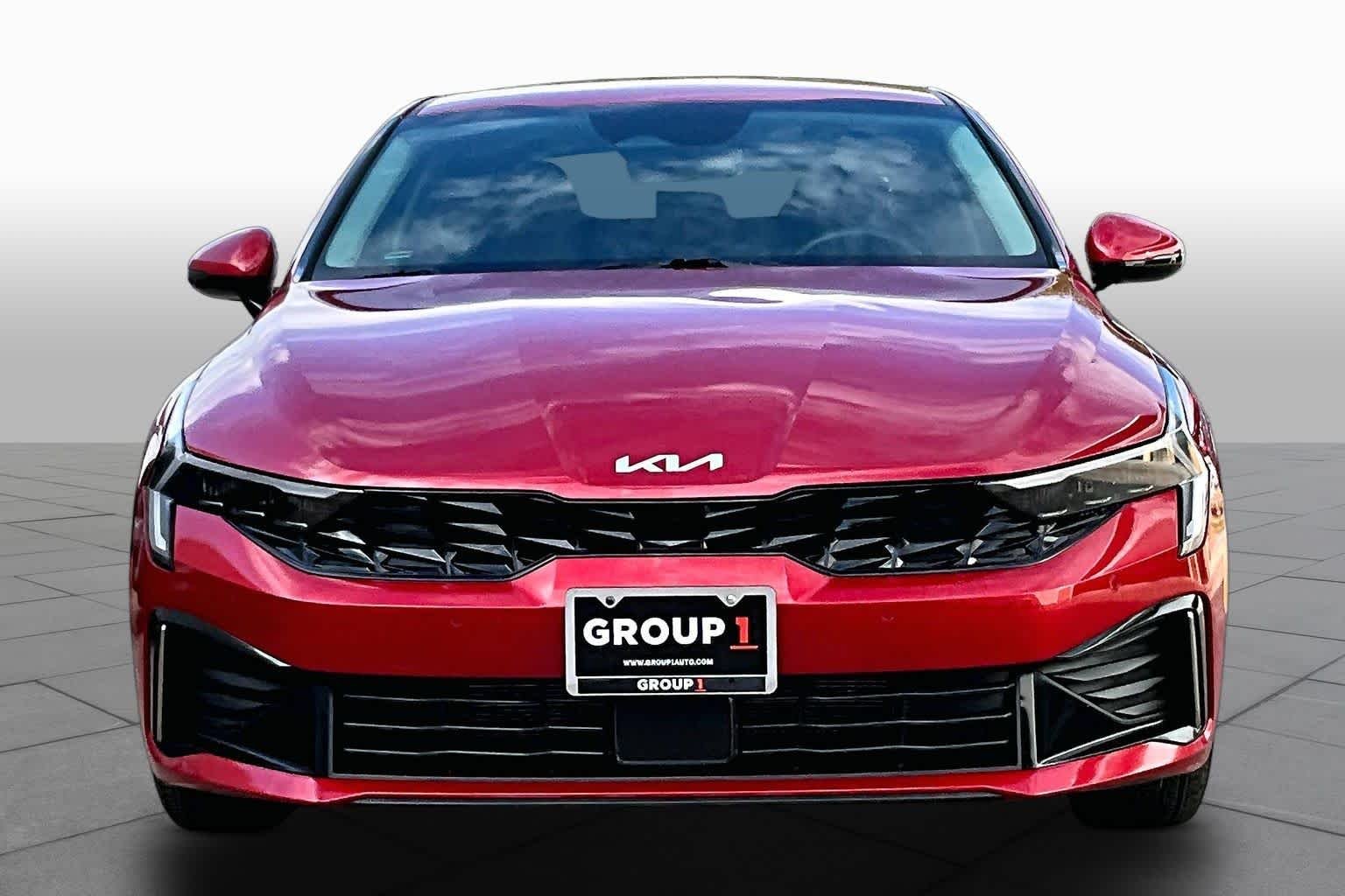 Used 2025 Runway Red Kia LXS image 4