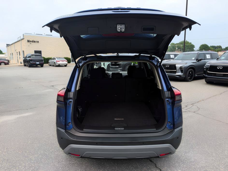 Used 2023 Caspian Blue Metallic Nissan S image 27
