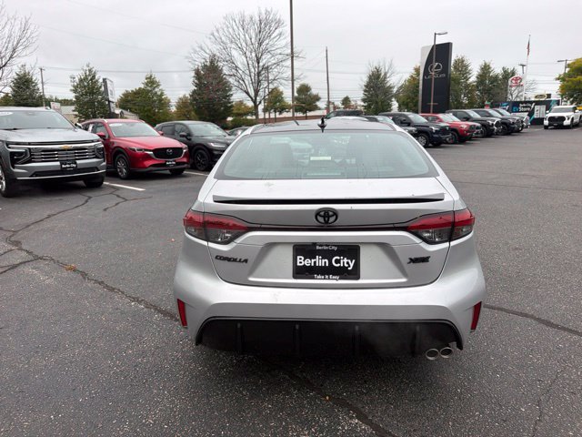 New 2026 Classic Silver Metallic with Midnight Black Metallic roof <sup>1</sup> Toyota  XSE image 7