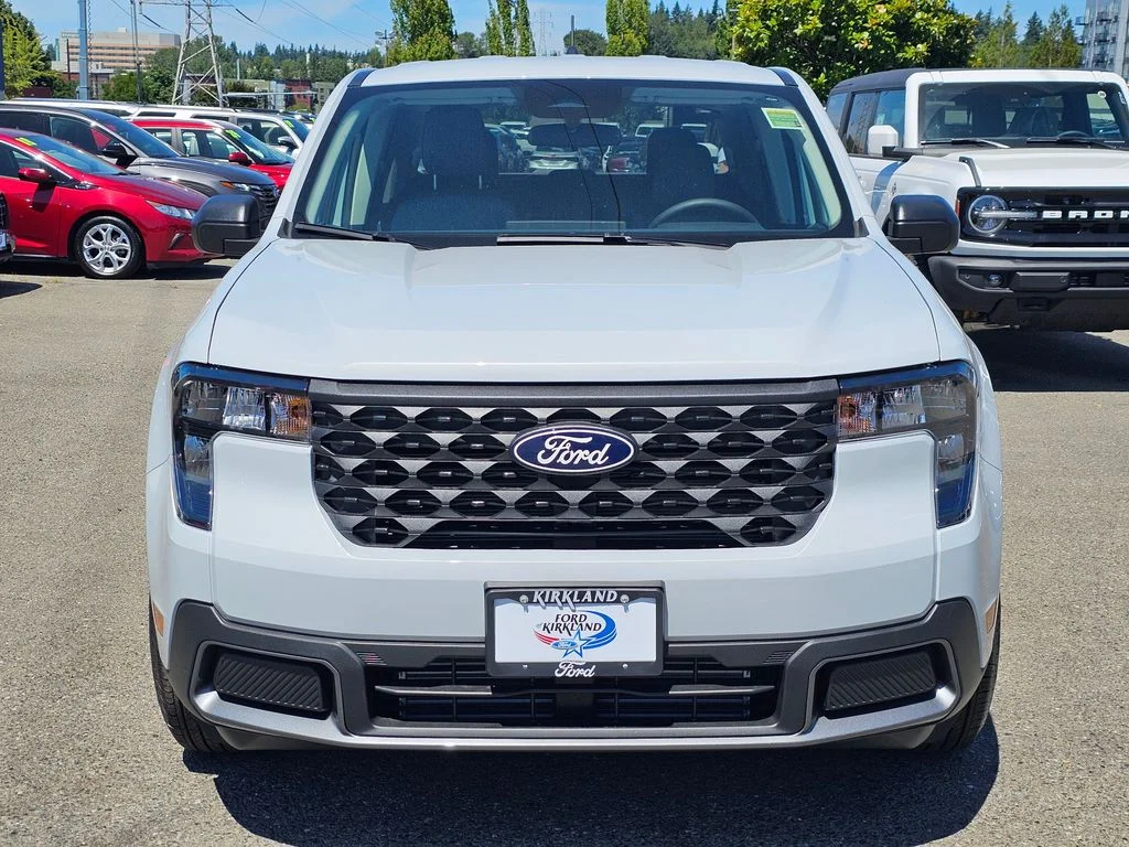 New 2025 Space White Metallic Ford XLT image 2