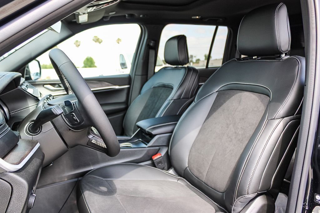 New 2026 Diamond Black Crystal Pearlcoat Jeep Altitude image 18