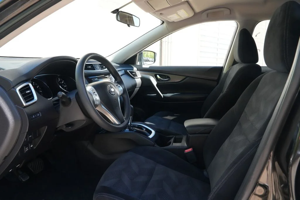 Used 2014 Black Nissan SV image 27